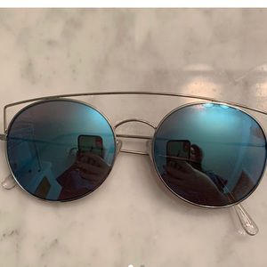 mirrored sunglasses